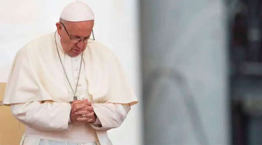 Imagen del contenido El Papa Francisco rezó el Rosario por la Paz