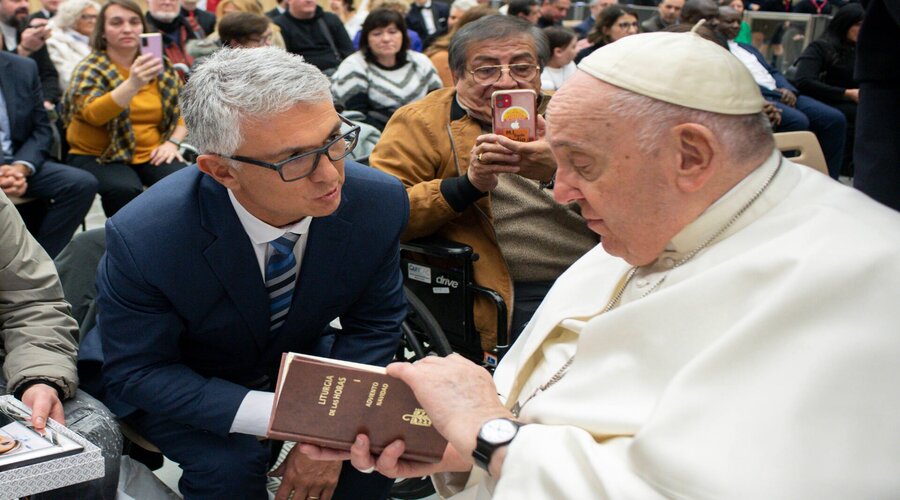 Imagen del contenido El Papa Francisco recibió la nueva versión de la Liturgia de las Horas para Argentina