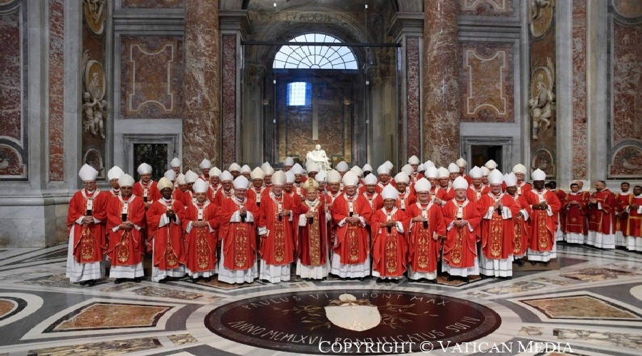 Imagen del contenido Monseñor Gustavo Carrara y Monseñor Raúl Martín recibieron el Palio Arzobispal en la Solemnidad de San…